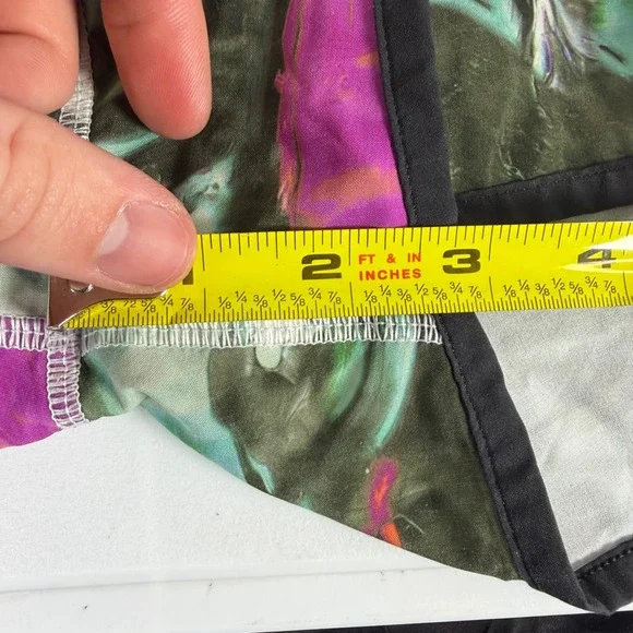 Lululemon Hotty Hot Shorts Multi Color Abstract Print Black Waist Zip Women Size - Picture 5 of 5